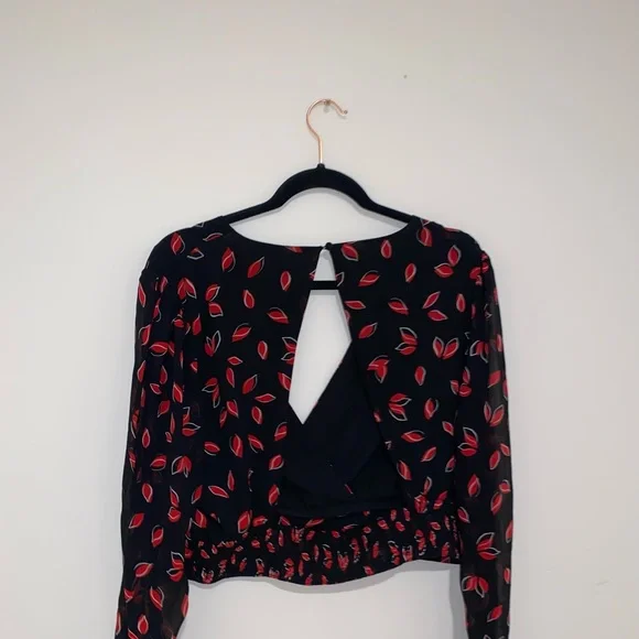 Express printed red and black blouse. - Picture 2 of 12